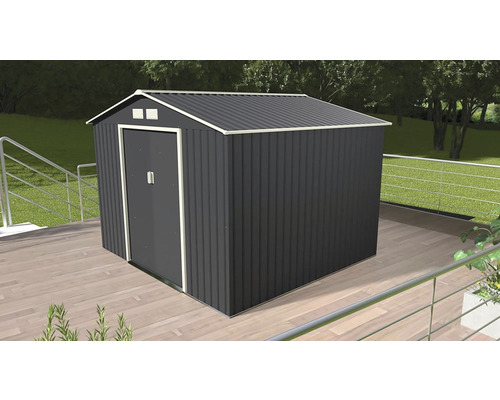 Kovový záhradný domček na drevenej terase