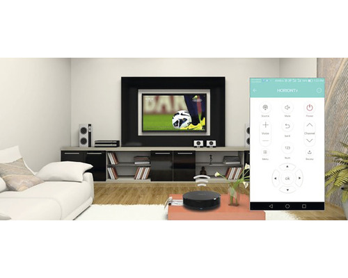 Moderná obývacia izba s televízorom, mediálnou stenou, pohovkou a ovládaním inteligentnej domácnosti pomocou aplikácie pre smartfóny.