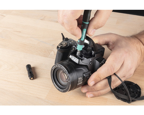 Oprava fotoaparátu Nikon skrutkovačom značky Wolfcraft