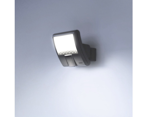 Sivé vonkajšie nástenné svietidlo s LED svetlom