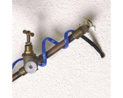 Vodovodný kohútik s vykurovacím káblom na potrubí