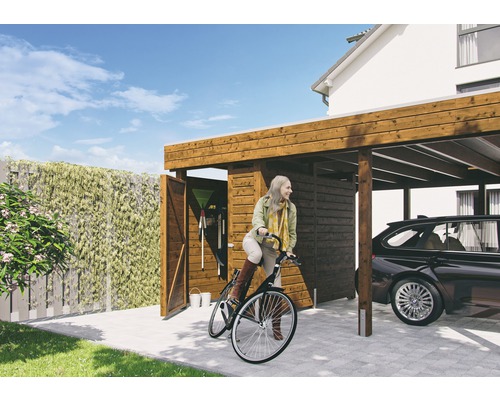 Prístrešok pre auto s kôlňou na náradie a bicyklom pred domom