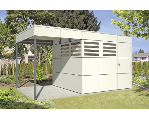 Moderný záhradný domček so zastrešením v záhrade.