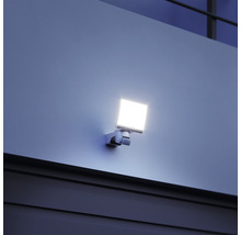Štvorcový LED reflektor na montáž na stenu