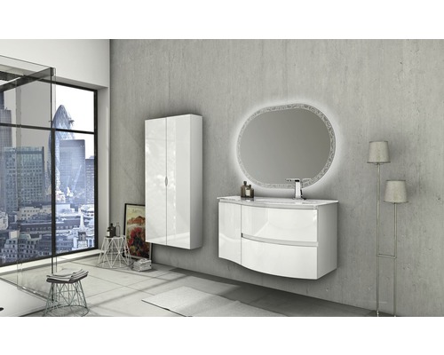 Moderná kúpeľňa s umývadlovou skrinkou, zrkadlovou skrinkou, zrkadlovou lampou a vysokou skrinkou