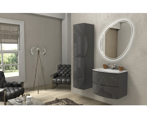 Kúpeľňa s umývadlovou skrinkou, zrkadlovou skrinkou a zrkadlom s LED