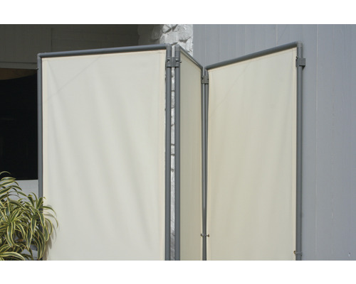 Látková zástena s kovovým rámom