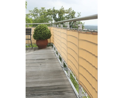 Balkónová zástena PES umývateľná sisal 0,65x3 m Balkón so zástenou, zábradlím a kvetináčom