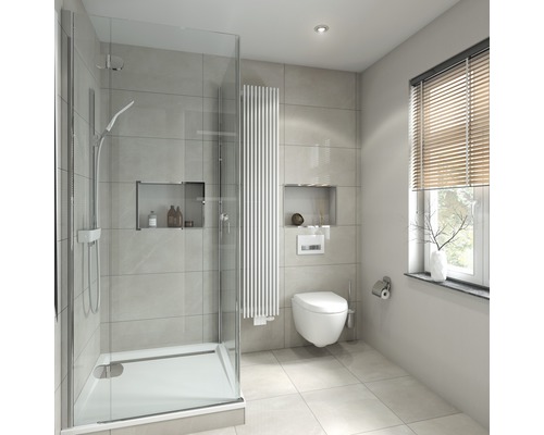 Svetlá kúpeľňa so sprchou, radiátorom a toaletou