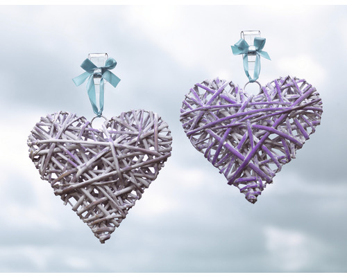 Dve dekoratívne srdcia z vŕby so stuhou