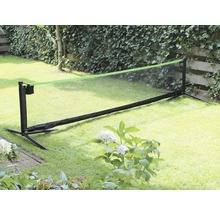 Bedmintonová sieť s rámom na trávniku