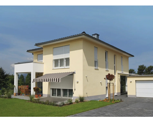 Dom s markízou a roletami