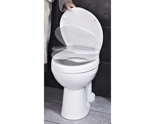 Stojace WC s funkciou automatického sklápania