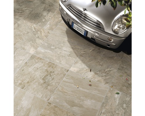 Vonkajšia dlažba s autom