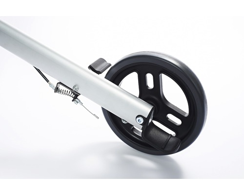 Detailný pohľad na zadné koleso s brzdou chodúľa