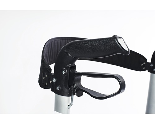 Detailný záber na madlo rollátora.