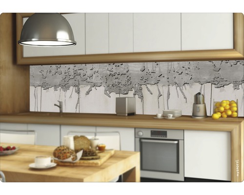 Kuchynská zástena s betónovým vzhľadom v moderná kuchyni