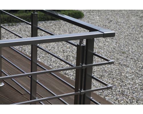 Detail nerezového zábradlia na terase