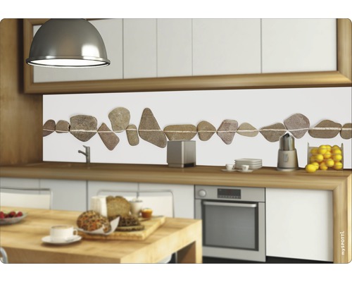 Kuchynská scéna s kuchynským obkladom s kamenným motívom