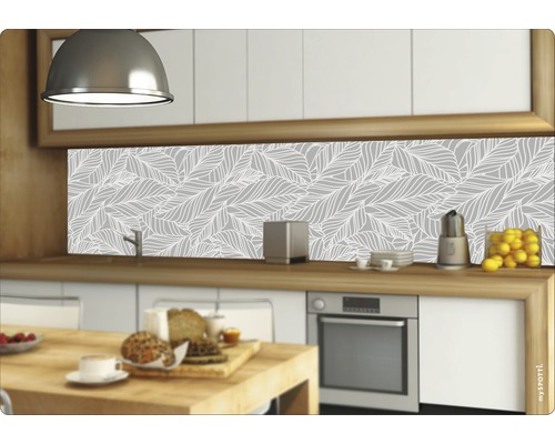 Kuchynská zástena s listovým vzorom v modernej kuchyni