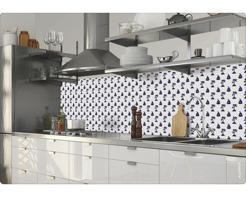 Kuchynská zástena s motívom paliem a plachetníc v modernej kuchyni