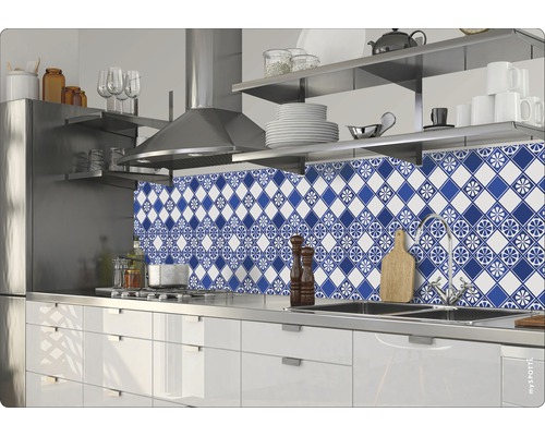 Kuchyňa s modro-bielym obkladom