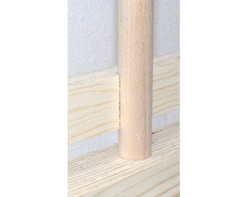 Detail dreveného spoja s guľatou tyčou