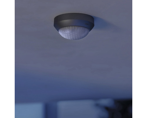 Pohybový senzor na montáž na strop