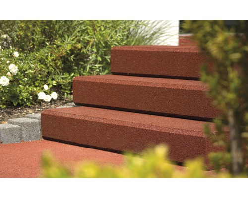 Vonkajšie schodisko s tromi stupňami z gumového granulátu