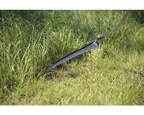 Nožnice na trávu v tráve