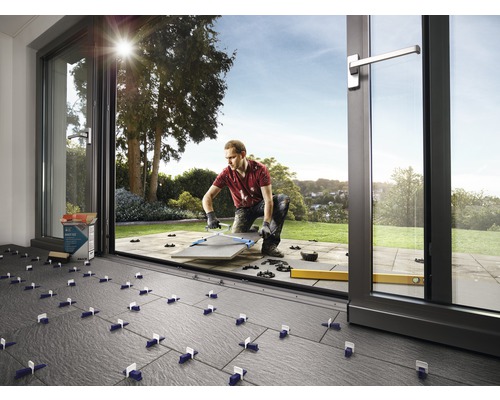 Pokládka vonkajších dlaždíc s nivelačným systémom