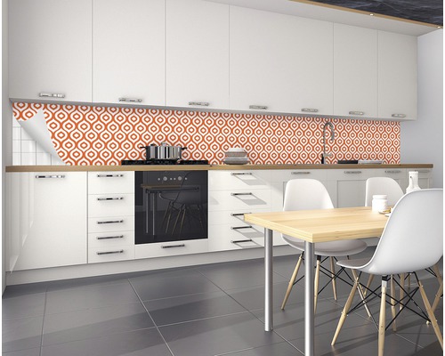 Moderná kuchyňa s oranžovými samolepkami na stenu s geometrickým vzorom