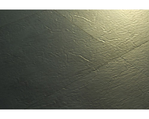 Detail podlahových dlaždíc so vzhľadom bridlice