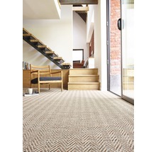 Obývacia izba s kobercom, schodiskom a sedením