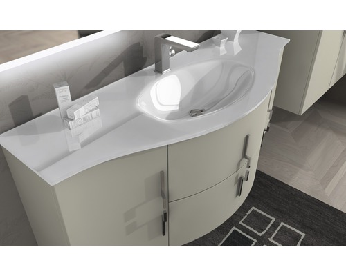 Kúpeľňa s umývadlom, umývadlovou misou a batériou