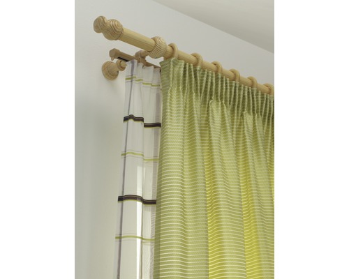 Dvojitá záclonová tyč so závesmi