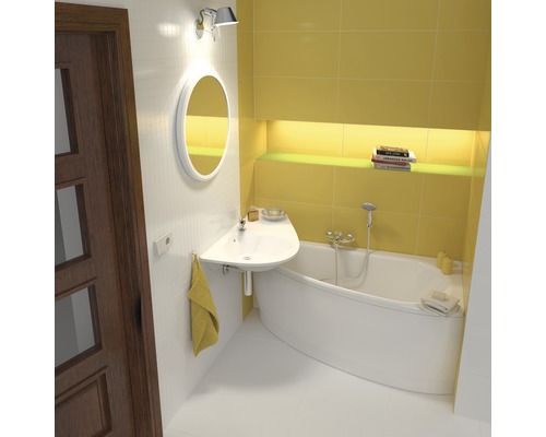 Kúpeľňa s vaňou, umývadlom a zrkadlom