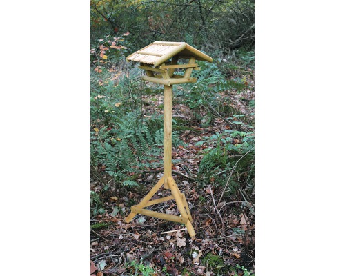 Voľne stojace drevené kŕmidlo pre vtáky do záhrady