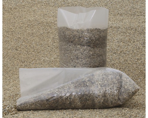 Dva vrecia s okrasným štrkom