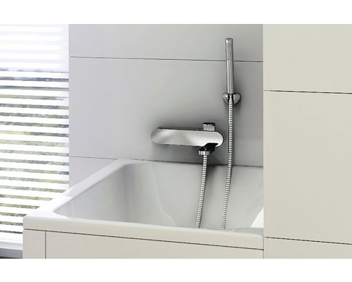 Kúpeľňa s vaňou a batériou