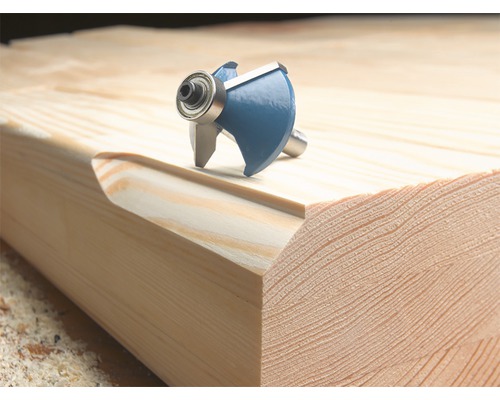 Drážkovacia fréza s guľôčkovým ložiskom na kuse dreva