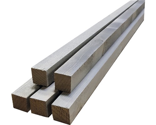 Hranoly z dreva naskladané na sebe