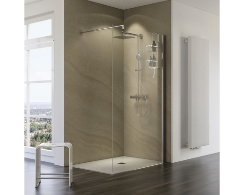 Kúpeľňa s bezbariérovým sprchovacím kútom, sprchovacou batériou a vykurovacím telesom