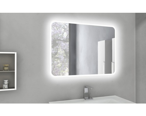 Kúpeľňa s osvetleným zrkadlom a umývadlom