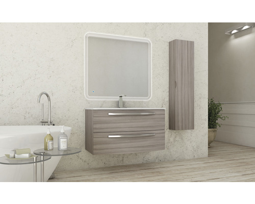 Kúpeľňa s umývadlovou skrinkou, zrkadlom s osvetlením a závesnou skrinkou