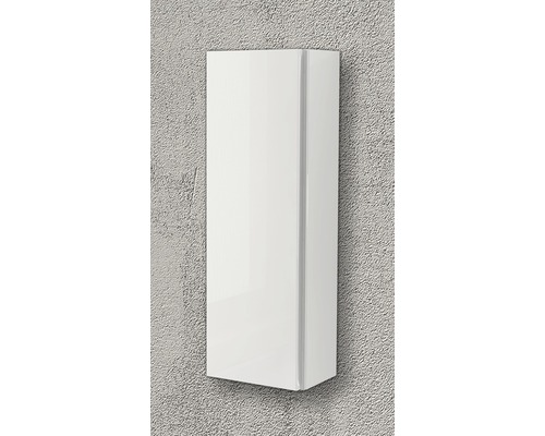 Biela závesná skrinka do kúpeľne namontovaná na stene