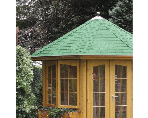 Záhradný altánok so zelenou strechou a dreveným rámom