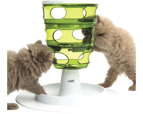 Veža s hračkami pre mačky s dvoma mačkami