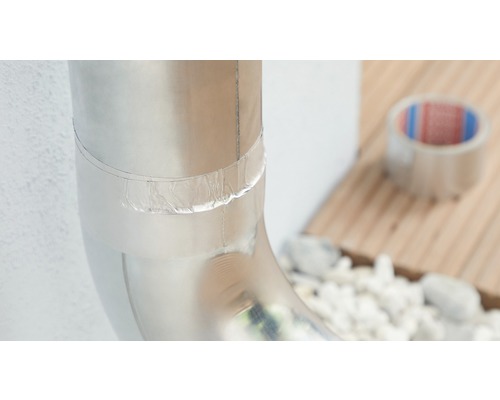 Opravené koleno zvodu pomocou lepiacej pásky