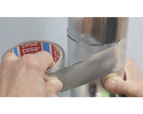 Kovová rúrka utesnená lepiacou páskou Tesa